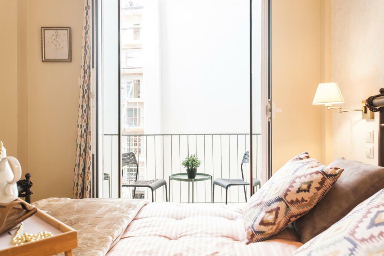 Modern Antique Private Rooms With Shared Bathroom Near To Acropolis Museum And Metro Station Athena Bagian luar foto