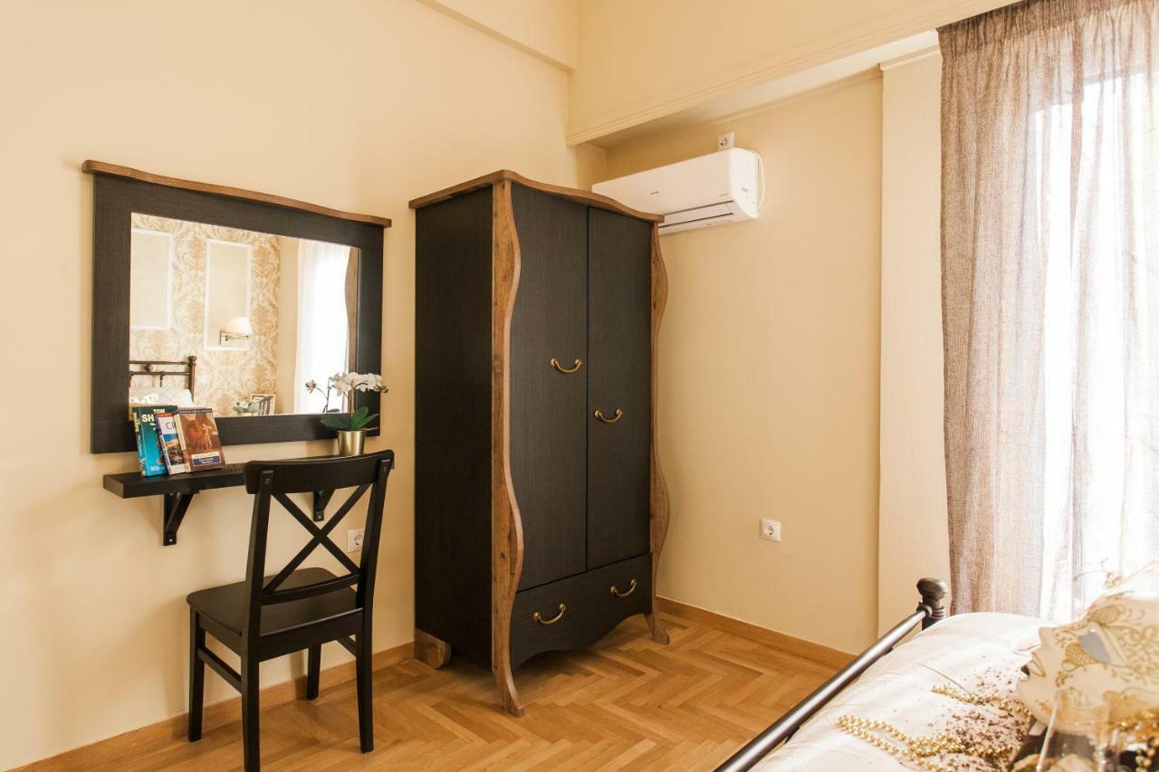 Modern Antique Private Rooms With Shared Bathroom Near To Acropolis Museum And Metro Station Athena Bagian luar foto